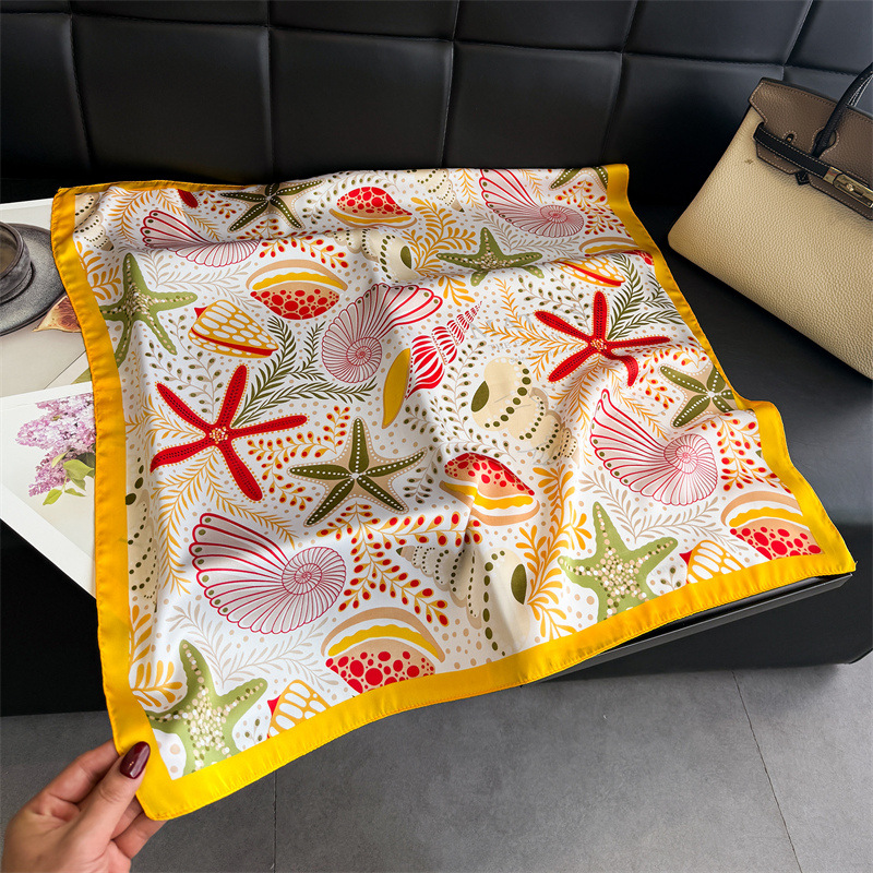 Luxury Print 70cm Square Scarf - Luxury Bags Casual recension och pris