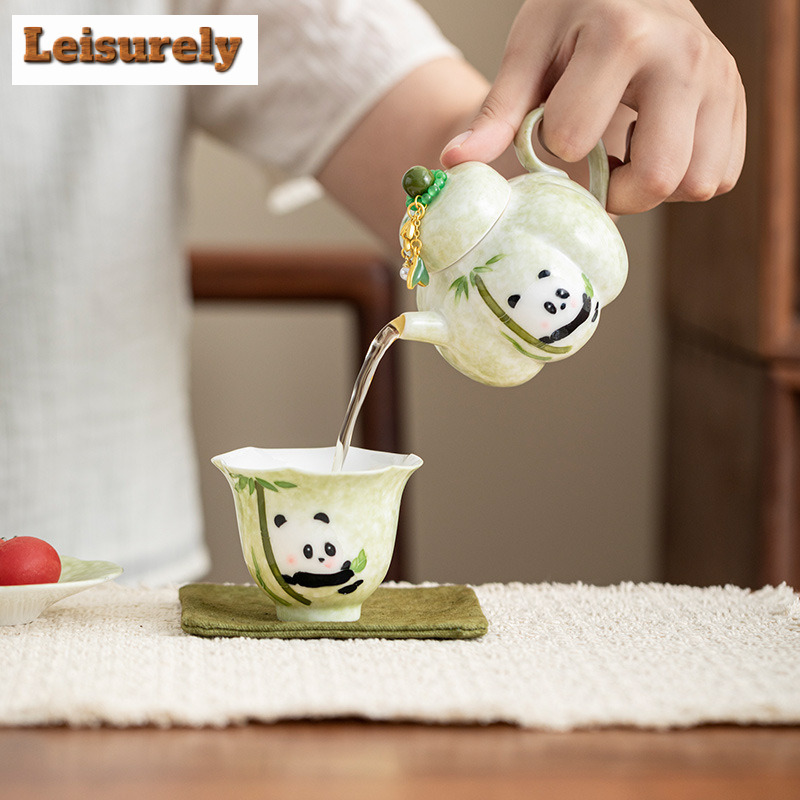 Hand-painted Panda Travel Tea  - Luxury Bags Hand Painted recension och pris