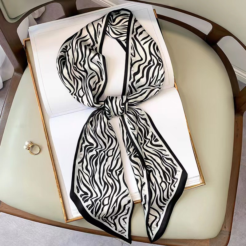 Luxury Zebra Print Silk Square - Luxury Bags Casual recension och pris