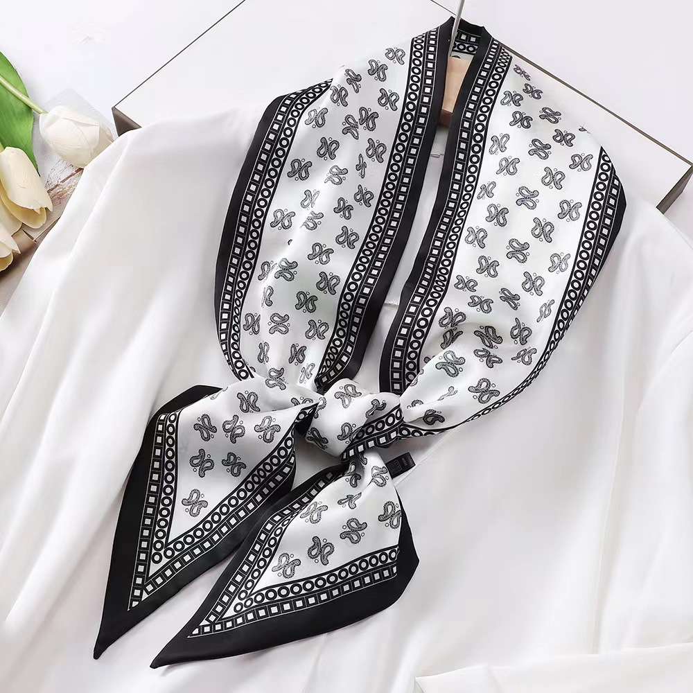 Luxury Zebra Print Silk Square - Luxury Bags Casual recension och pris