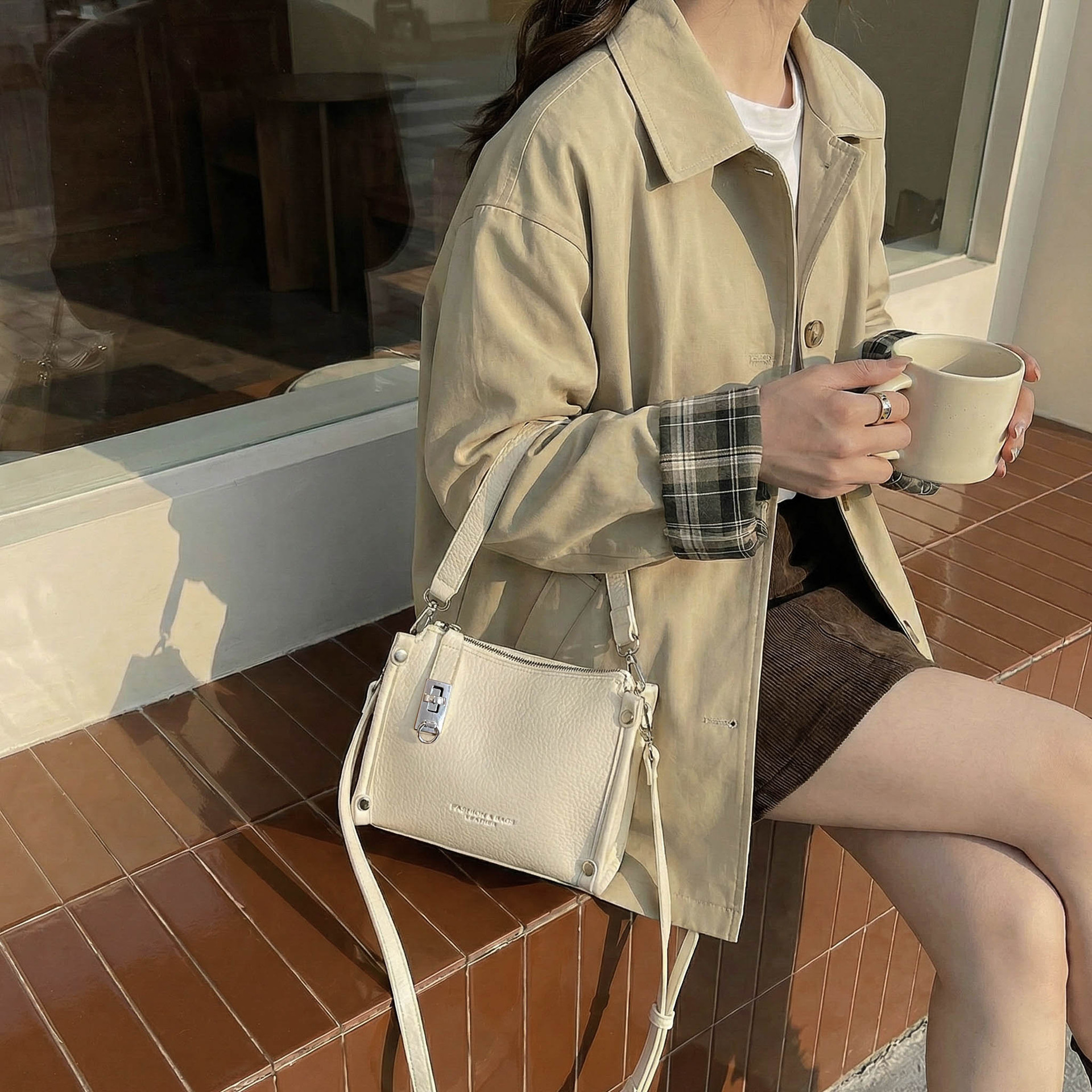 Women’s Pebble Grain Box Bag – - Luxury Bags News recension och pris