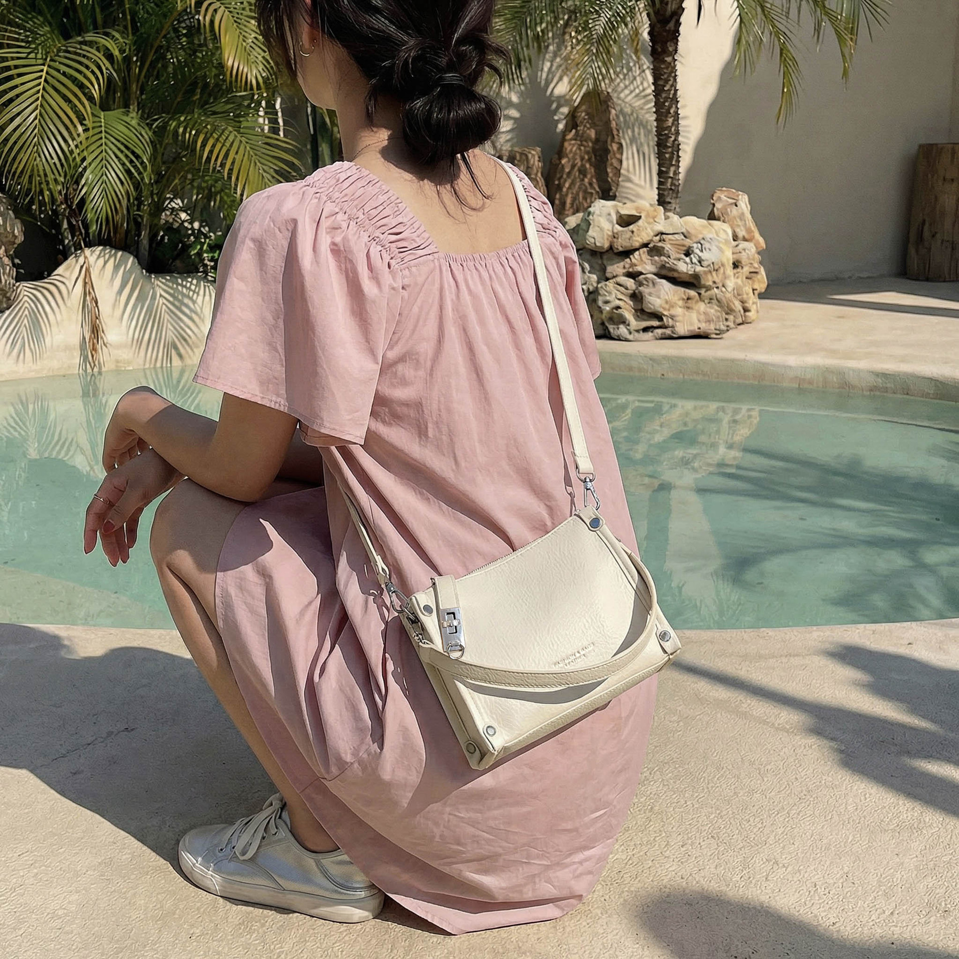 Women’s Pebble Grain Box Bag – - Luxury Bags News recension och pris