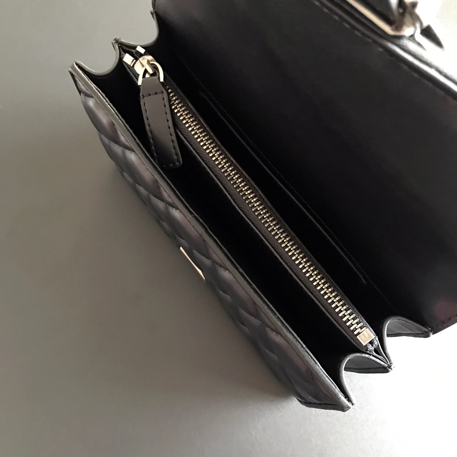 Quilted Pearl Embellished Chai - Chain Crossbody Quilted recension och pris