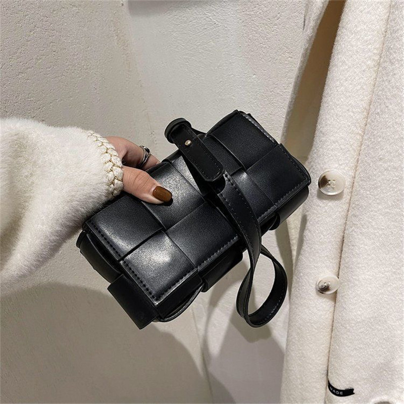 New Mini Trend Leather Woven B - Luxury Bags News recension och pris